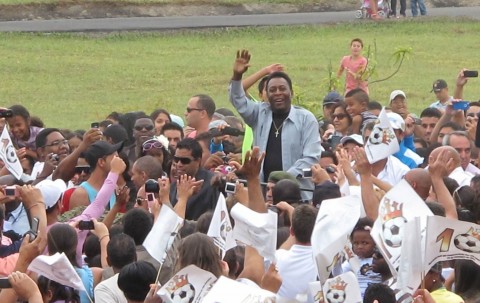 Pelé «Esporte Espetacular» Acompanha Visita De Pelé À Casa Onde Nasceu