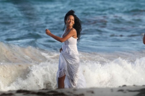 On The Set Of A Bta Campaign In Barbados 9 August 2012 Rihanna 31787072 1640 1092 Rihanna Protagoniza Anúncio De Turismo