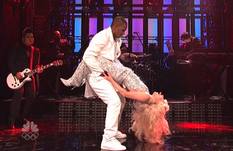 R Kelly Gaga Snl Lady Gaga Simula Cena De Sexo No Programa «Saturday Night Live»