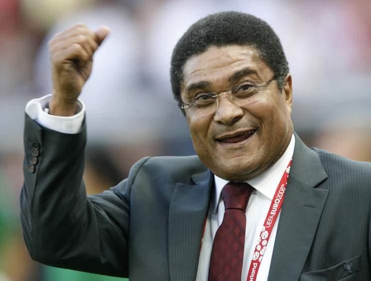 Former Portugal National Soccer Player  Eusebio Gestures Before Their Euro 2008 Soccer Match Against Czech Republic In Geneva