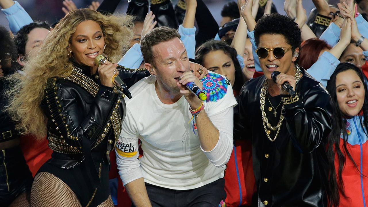 Beyoncé, Bruno Mars E Coldplay Fazem Medley Nos 50 Anos De «Super Bowl» [Com Vídeos]