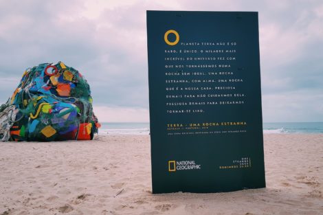 Natgeo Bordalo Ii 2 National Geographic Alerta Para Lixo Nos Oceanos Em Praia De Carcavelos