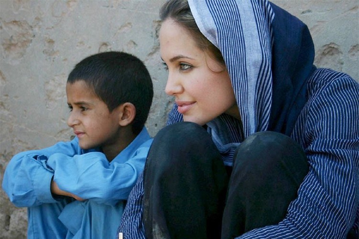 1 6 Angelina Jolie Volta A Sorrir Depois De Divórcio