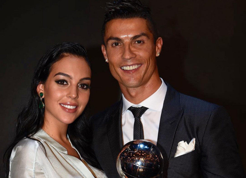 Casal 1 Cristiano Ronaldo Homenageia Georgina No Dia Do Seu 25º Aniversário