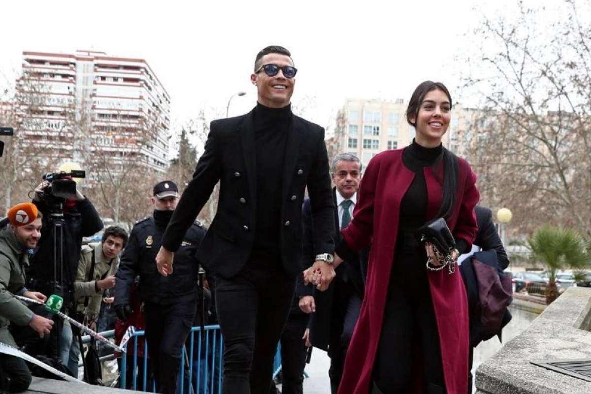 Cristiano Ronaldo Espanha Tribunal 1 1 Ronaldo E Georgina Deslocaram-Se A Madrid Com Visual Milionário