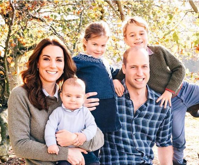 Katewilliam3 Príncipe Louis Faz Um Ano E Família Real Divulga Novas Fotografias