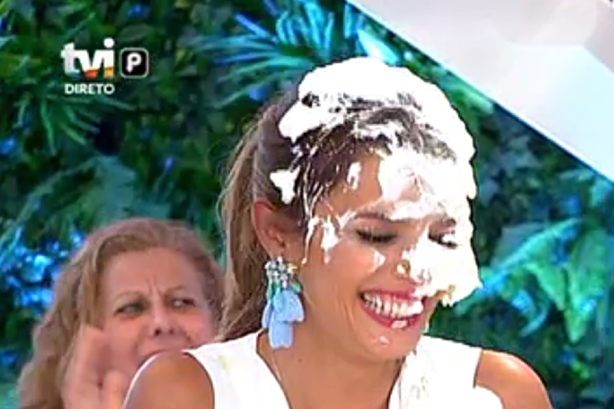 maria cerqueira gomes i 1 Surpresa! Flávio Furtado esfrega tarte na cara de Maria Cerqueira Gomes