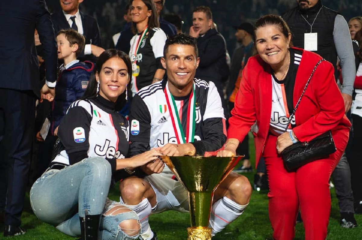 georgina rodrigues cristiano ronaldo dolores aveiro "Amamos-te"! Georgina e Dolores unidas para felicitar Ronaldo após nova conquista