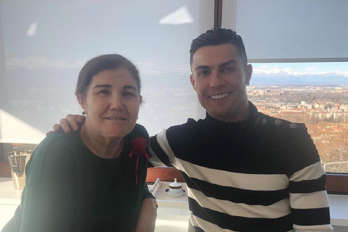 Ronaldo Dolores Tão Querido! Ronaldo Oferece &Quot;Miminho&Quot; A Dolores Em Pleno Dia Da Mãe