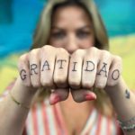 61645988 1055313797999020 3212837789208459244 n "Gratidão". Luana Piovani faz tatuagens nas mãos e lábios e explica o significado