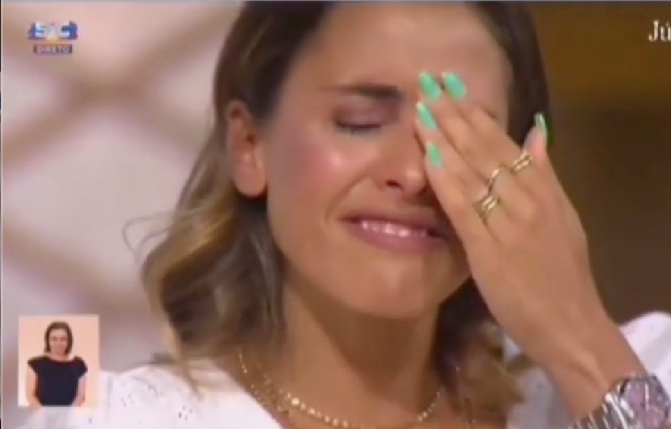 Carolina Patrocínio Carolina Patrocínio chora em direto após ser surpreendida pela pessoa que a criou