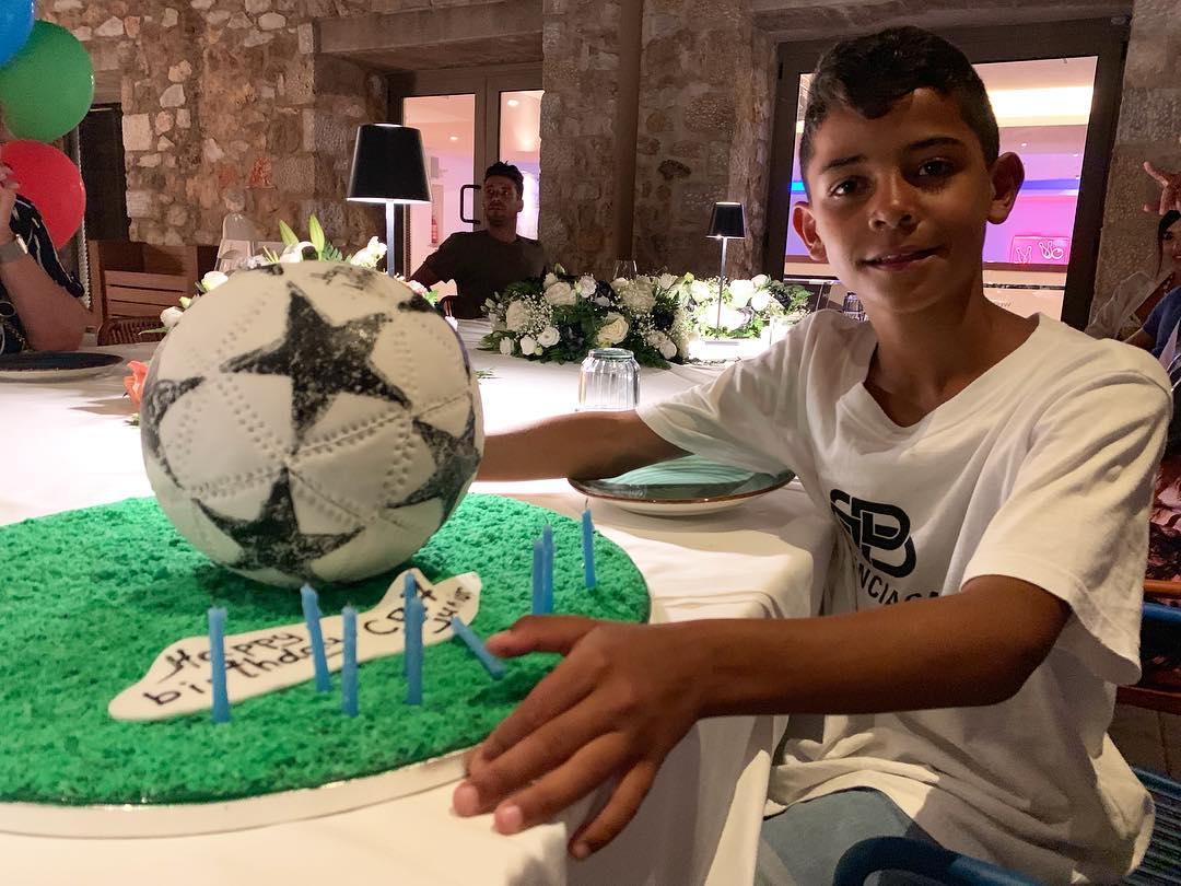 cristianinho Filho de Cristiano Ronaldo chega ao Instagram e soma milhares de fãs em poucos minutos