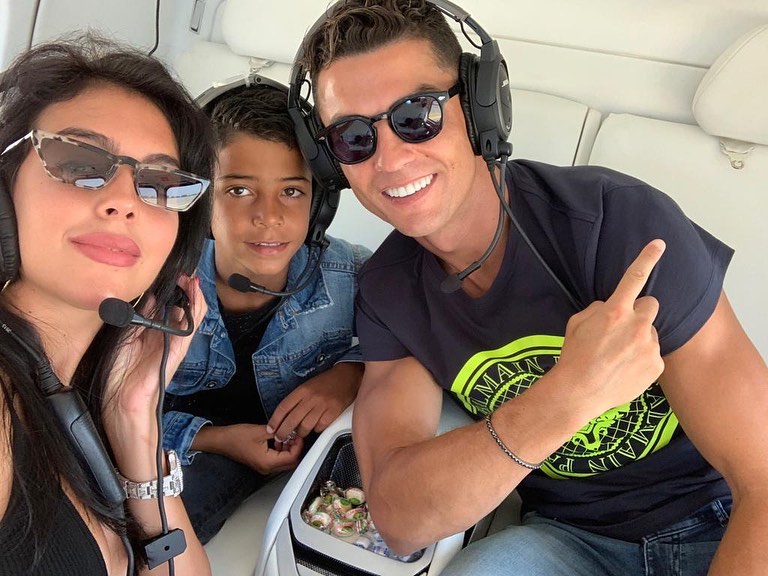 Georgina Cristianinho Ronaldo Cristiano Ronaldo E Família Levantam Voo Rumo A Novas Aventuras