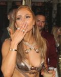 66083430 122049892407809 3294361515322692171 N Jennifer Lopez Surpreende No Seu 50º Aniversário Com Vestido De 11 Mil Euros