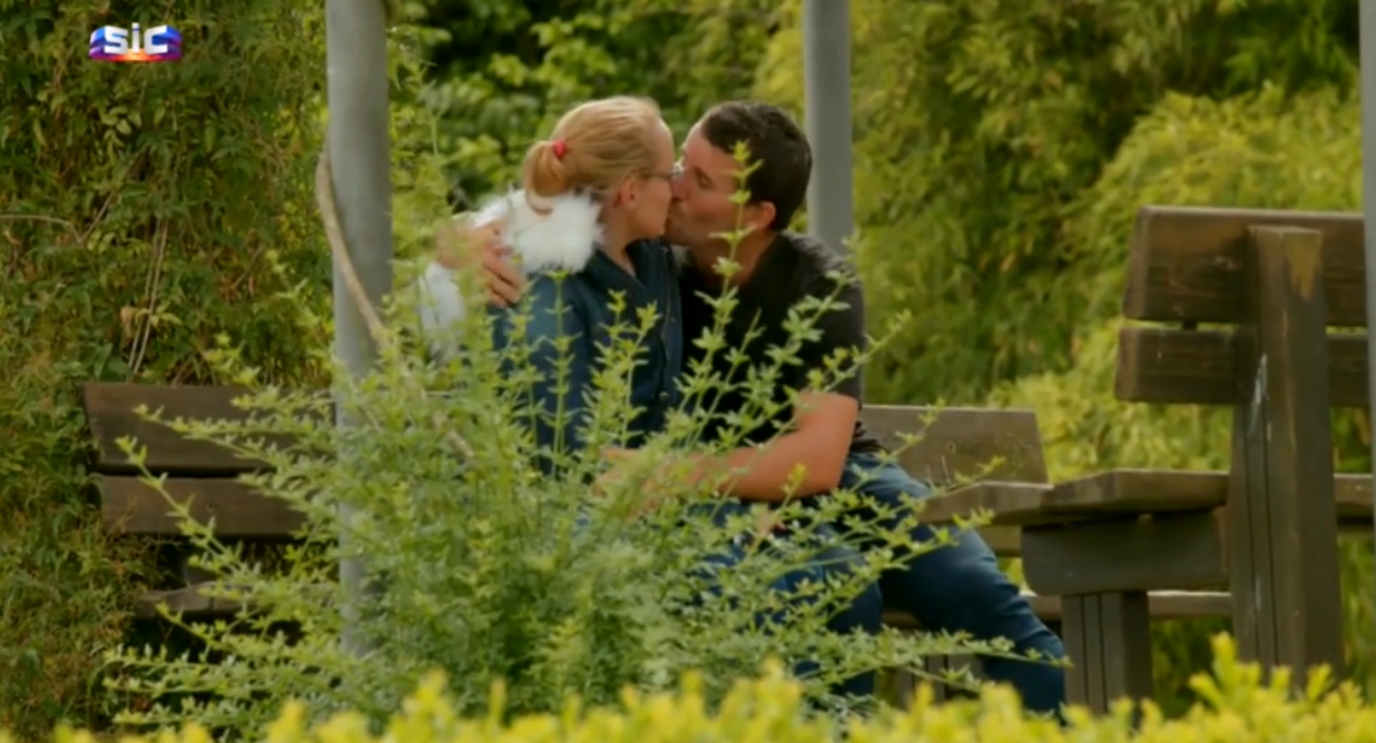 Beijo 1 Quem Quer Namorar Com O Agricultor?: Rita E Francisco Beijam-Se