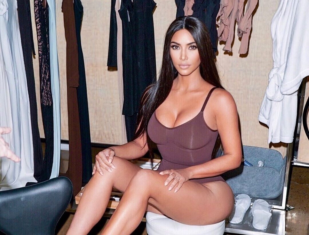 Kim Kardashian Kim Kardashian Usa Photoshop Em Fotografia E Corre Mal
