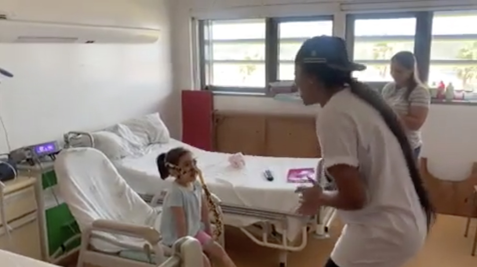 Ludmilla Ludmilla Surpreende Criança Internada No Hospital Em Portugal