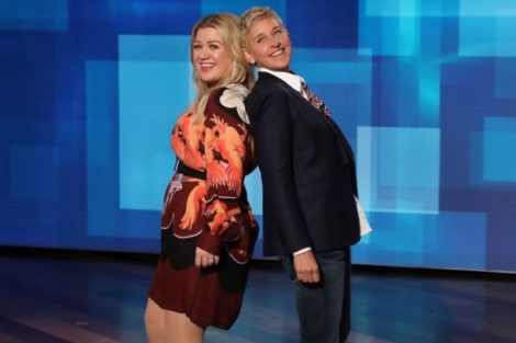 Kelly Clarkson Ellen Degeneres Kelly Clarkson Envergonhada Com Esquecimento No Programa De Ellen Degeneres