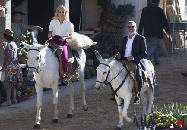 george clooney cavalo 1 George Clooney passeia de burro por Madrid