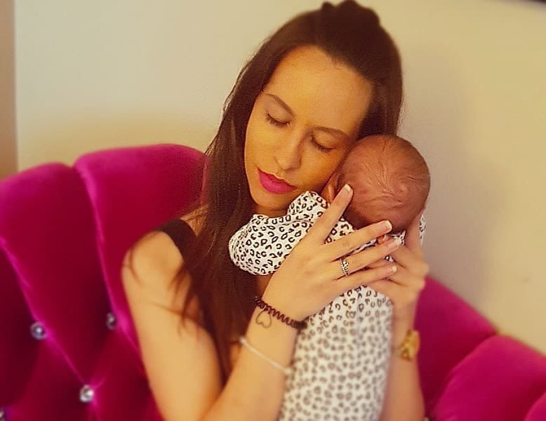 kika gomes filha maria clara Kika Gomes rendida à maternidade: "Tudo isso vale o mundo"