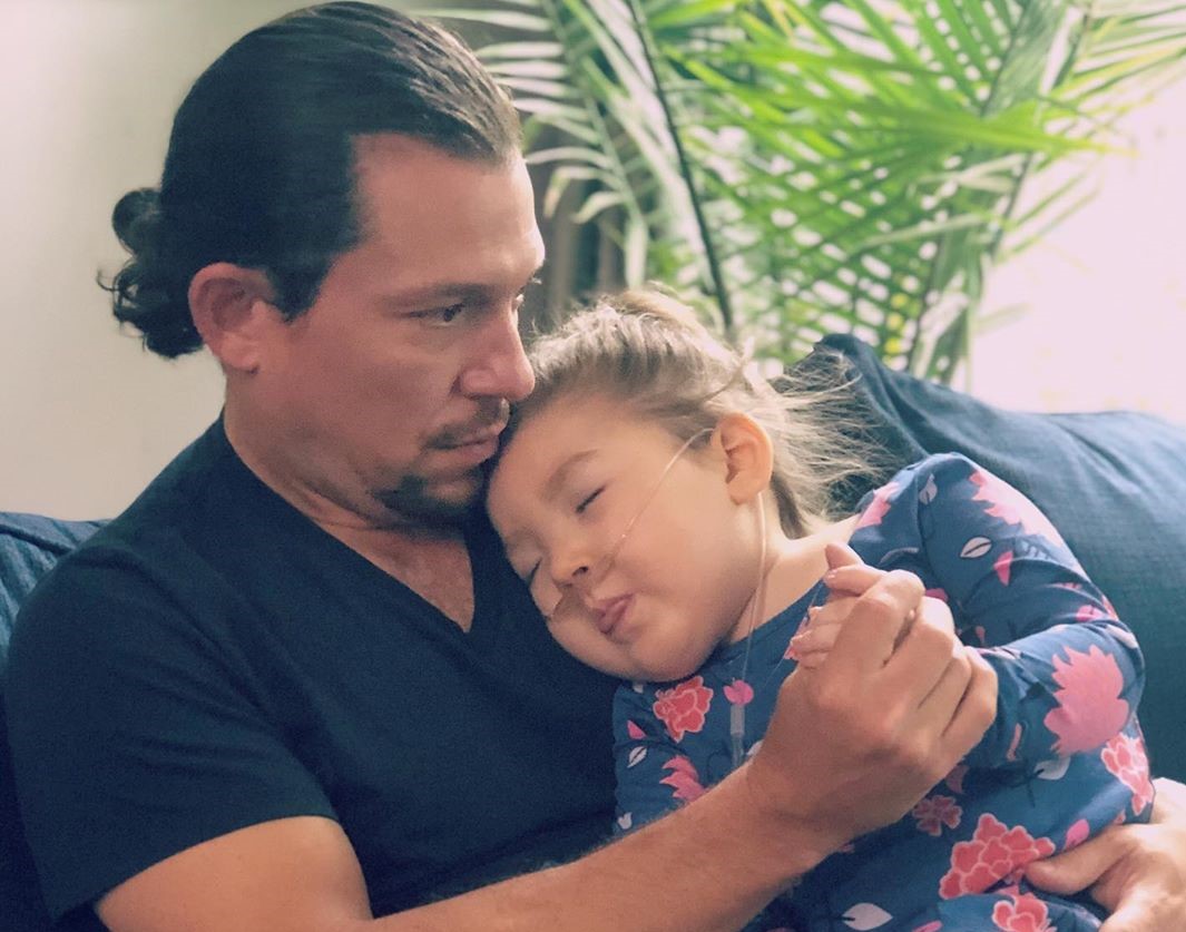 Kelly Ator Miguel Cervantes Chora A Morte Da Filha De Três Anos