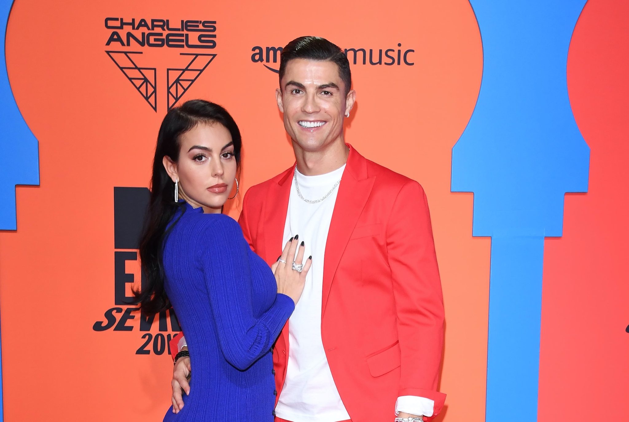 Cristiano Ronaldo Georgina Rodriguez Cristiano Ronaldo E Georgina Rodriguez Posam Juntos Na Red Carpet Dos Mtv Emas 2019
