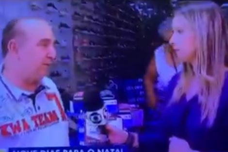 Cassia Carioca Globo Repórter Desmaia Em Direto Durante Uma Entrevista Na Rua