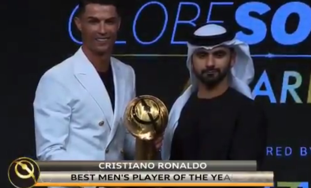 cristiano ronaldo 3 O visual excêntrico de Cristiano Ronaldo para receber prémio