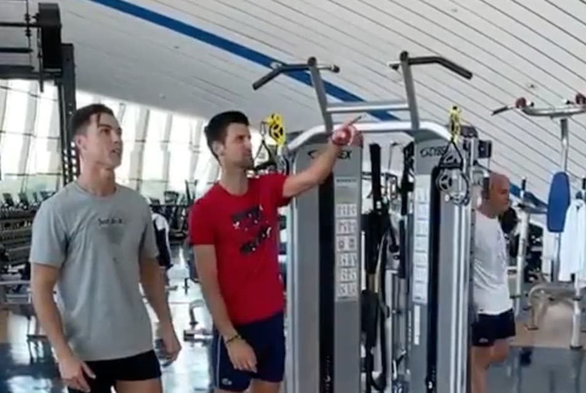 cristiano ronaldo Novak Djokovic e1577483473334 Cristiano Ronaldo ensina craque mundial de ténis a saltar