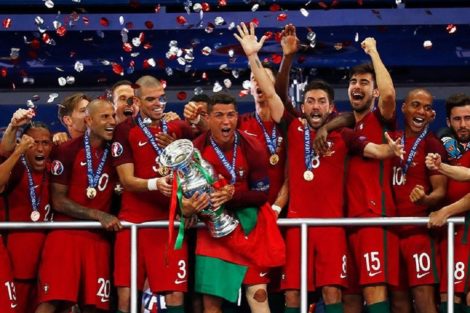 Cristiano Ronaldo Portugal Euro 2016 Ronaldo Ficou Bêbado Com Uma Taça De Champanhe Após Conquista Do Euro 2016