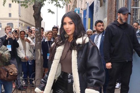 Kim Kardashian Kim Kardashian Faz Revelação! Até O Postal De Natal Da Família Foi Manipulado