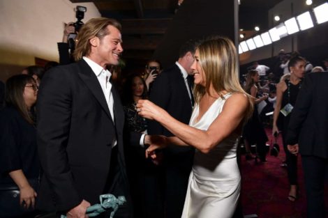 Getty Images Brad Jennifer 2 Gesto De Brad Pitt Para Jennifer Aniston Leva Fãs À Loucura
