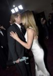Getty Images Brad Jennifer 4 Gesto De Brad Pitt Para Jennifer Aniston Leva Fãs À Loucura
