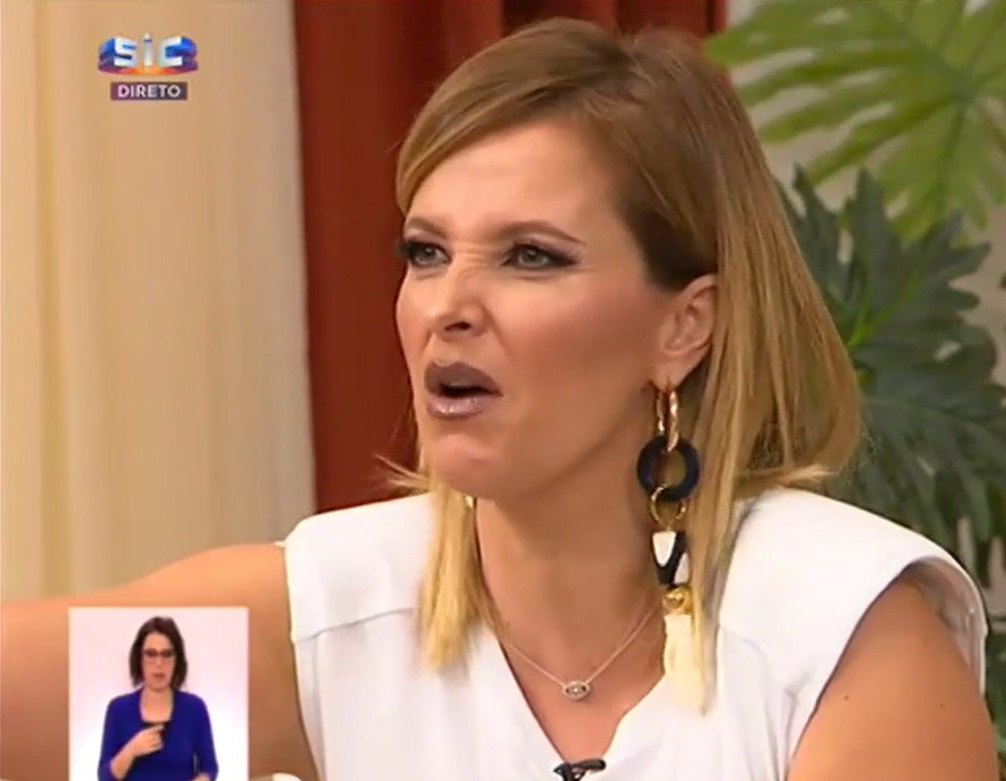 Cristina Ferreira indignada com realizador Cristina Ferreira furiosa e "aos gritos" após saber da ida de Cláudio Ramos para a TVI