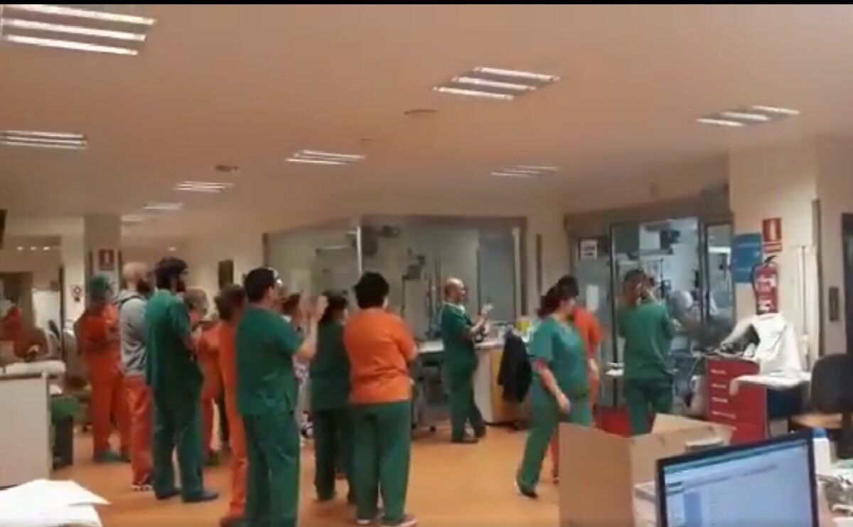 Profissionais De Saude Espanha Primeiras Extubacoes E1584912059282 Espanha: Médicos Celebram Primeiras Extubações De Pacientes: &Quot;Ganharemos Esta Batalha&Quot;