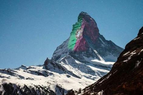 Bandeira Montanha Bandeira Portuguesa Ilumina Uma Das Mais Fotografadas Montanhas Do Mundo