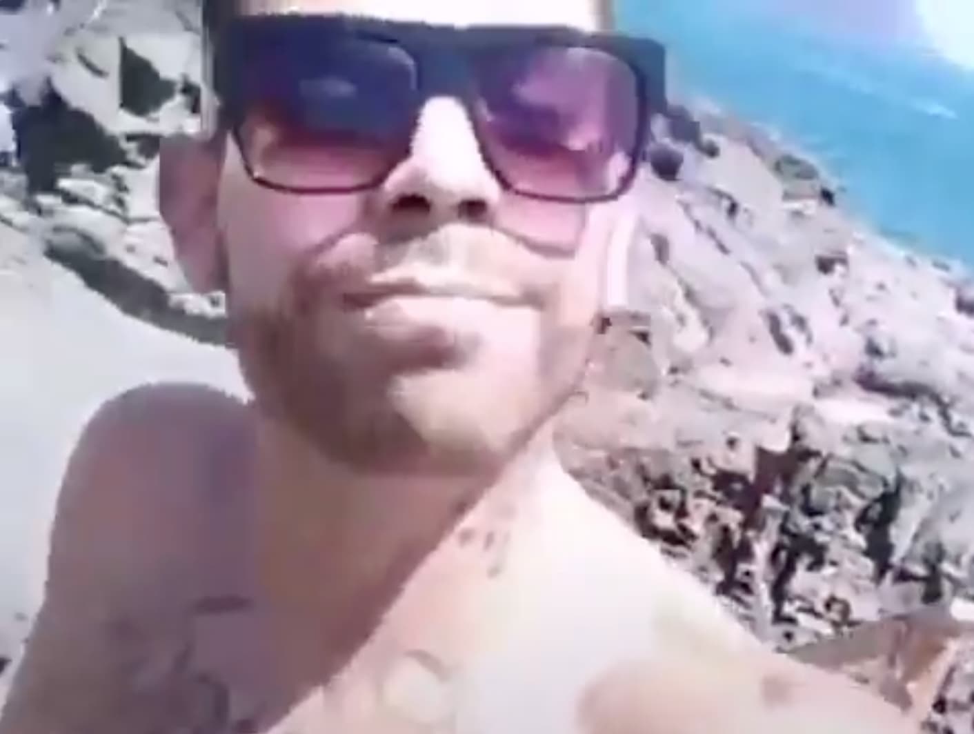 jovem praia Jovem foi à praia, fez vídeo a gozar nas redes sociais e... acabou detido pela polícia