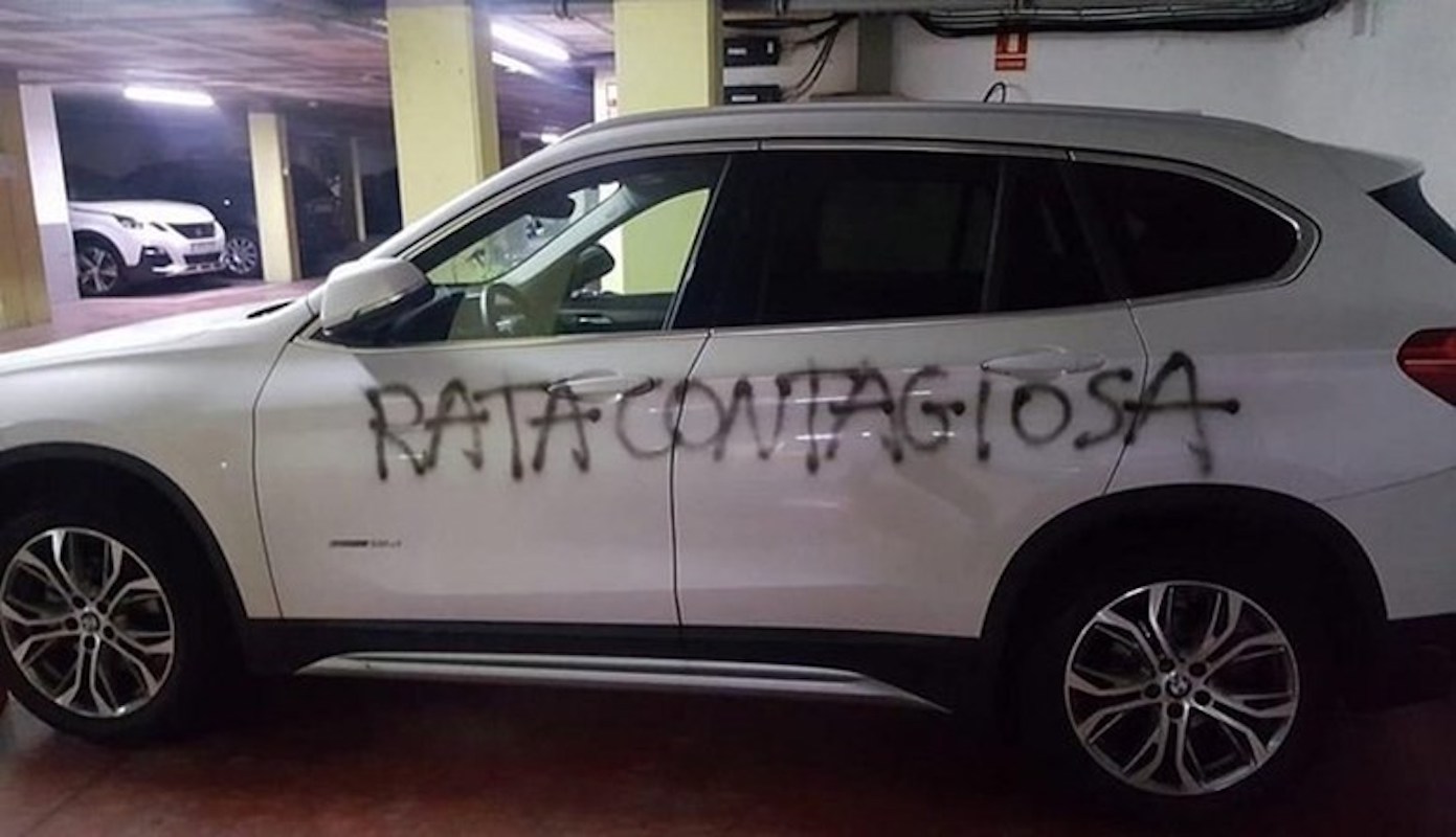 medica espanhola Carro de médica vandalizado: "Rata contagiosa"