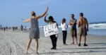 Praia Florida1 1 Em Meia-Hora, Milhares De Pessoas Encheram As Praias Da Florida Após Reabrirem