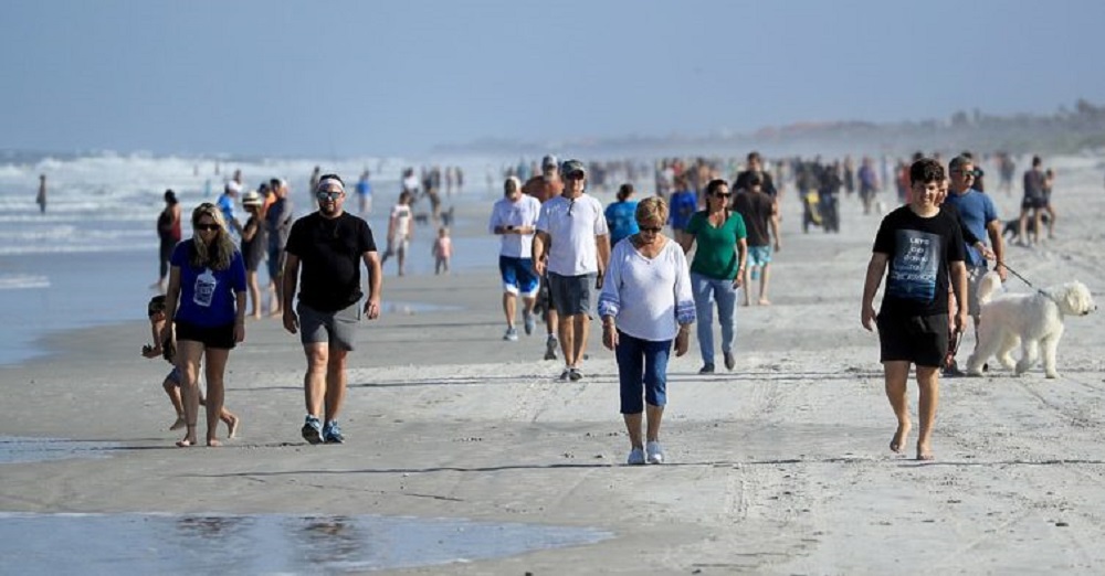 Praias Florida Em Meia-Hora, Milhares De Pessoas Encheram As Praias Da Florida Após Reabrirem