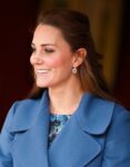 Brincos De Safira Kate Kate E Meghan Markle Usam Várias Joias Da Princesa Diana