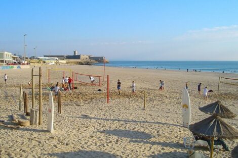 Praia De Carcavelos 142 Mil Pessoas Praticaram Atividades Irregulares Na Praia Durante O Fim De Semana