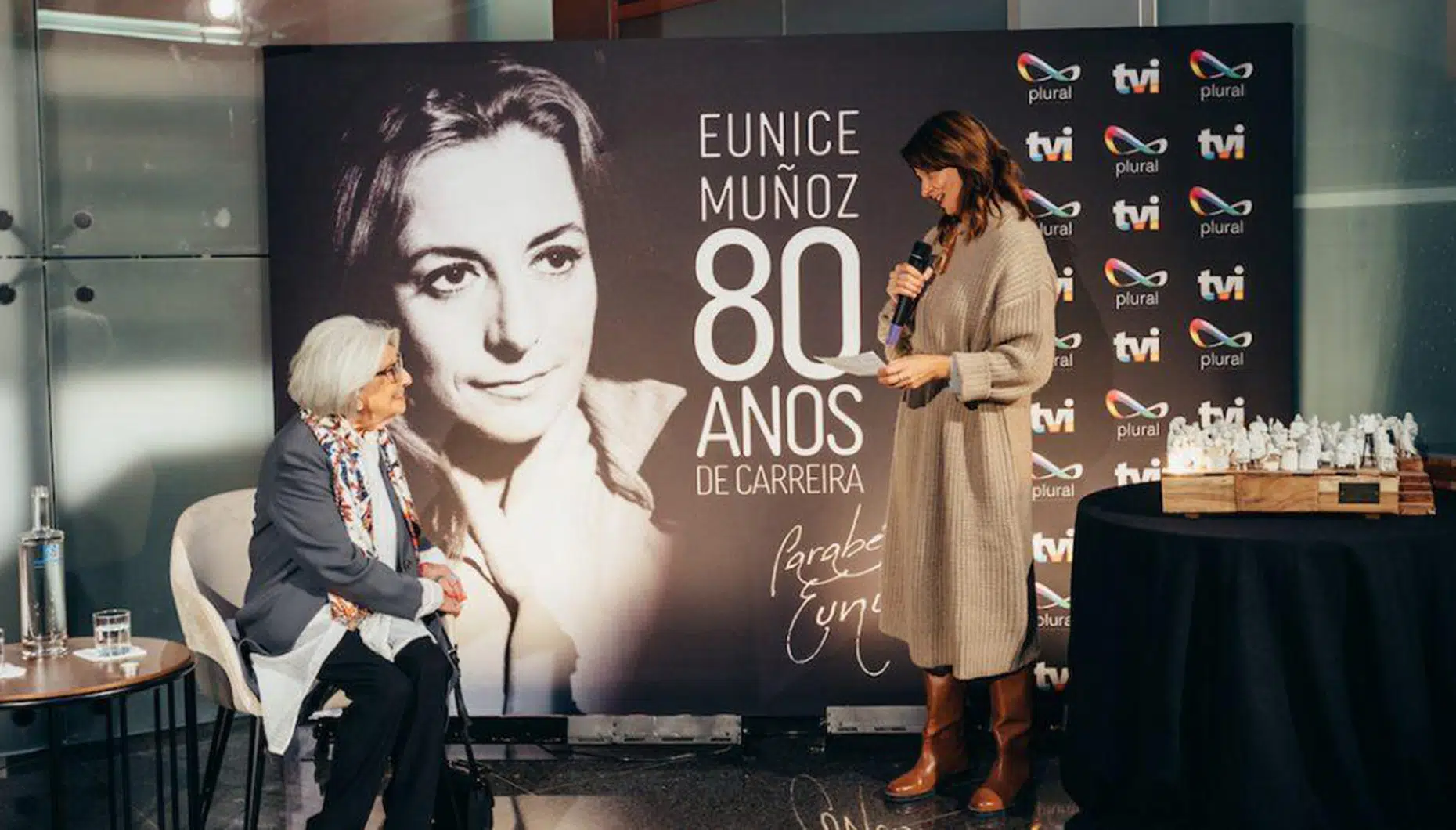 Anna Westerlund Homenageia Eunice Muñoz