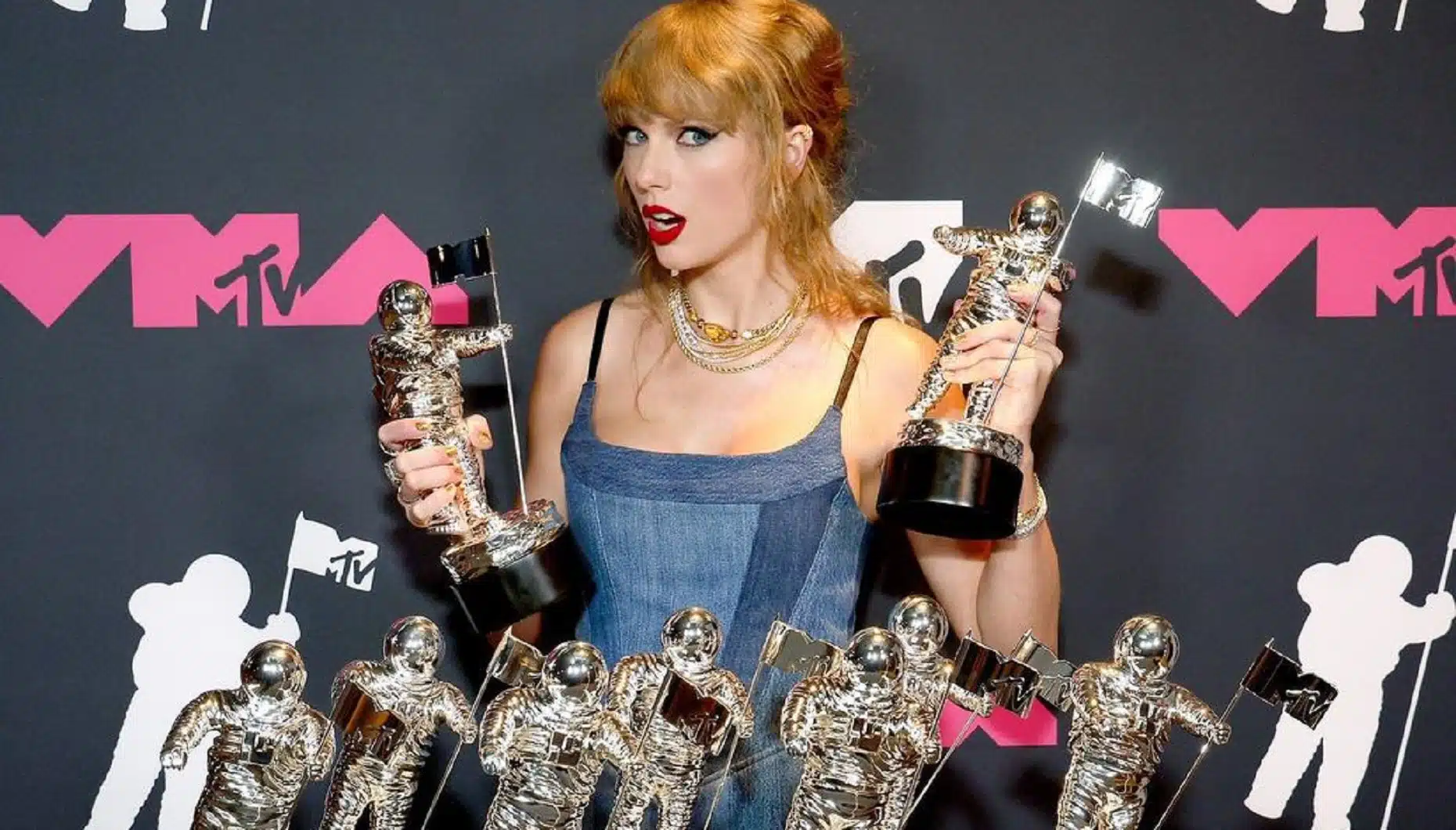 Mtv Video Music Awards- Taylor Swift