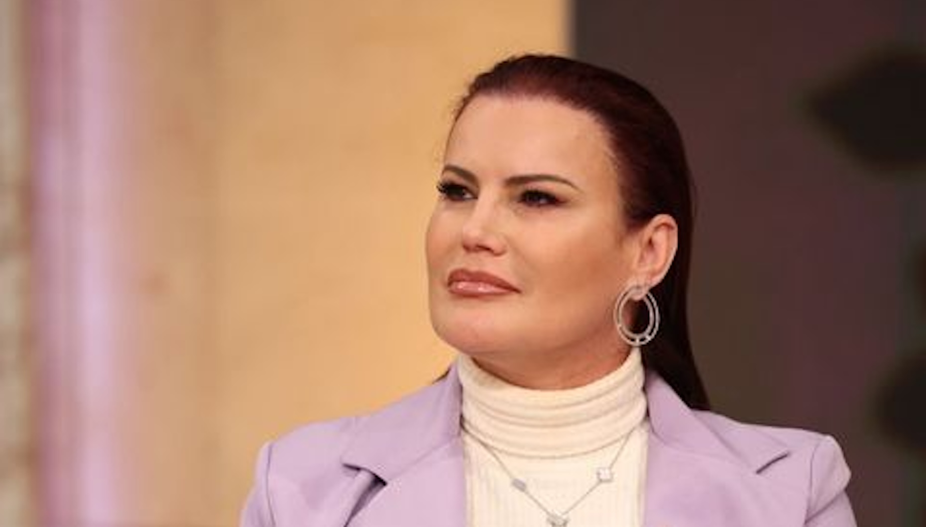 Eva Maria Dos Santos Elma Aveiro Elma Aveiro "em choque" com presente que recebeu